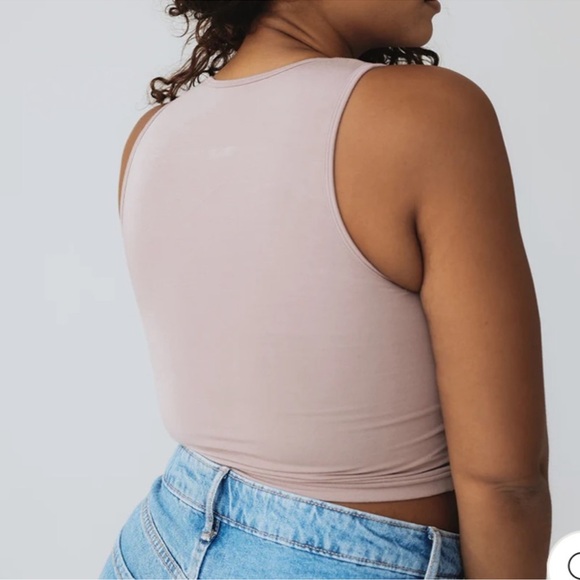 NWT Klassy Network V-Neck Brami Crop - Picture 2 of 4